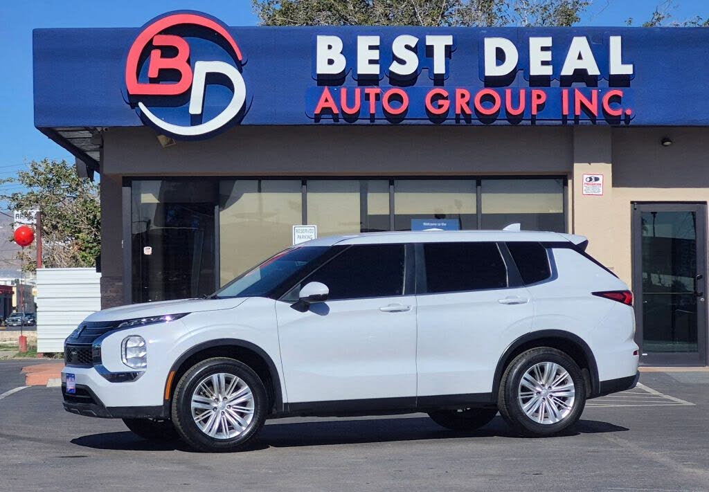 2022 Mitsubishi Outlander ES FWD