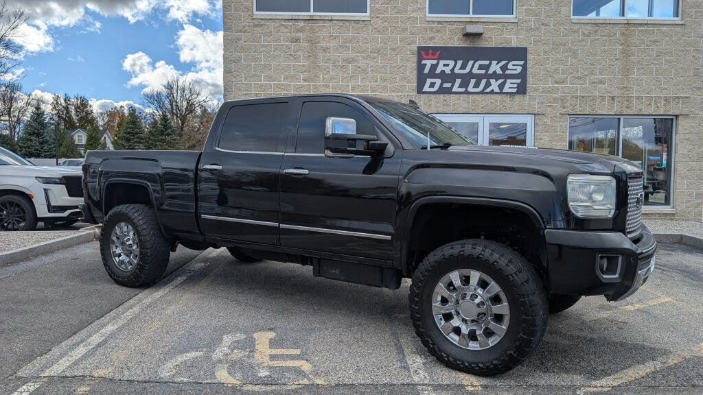 2016 GMC Sierra 2500HD Denali Crew Cab SB 4WD