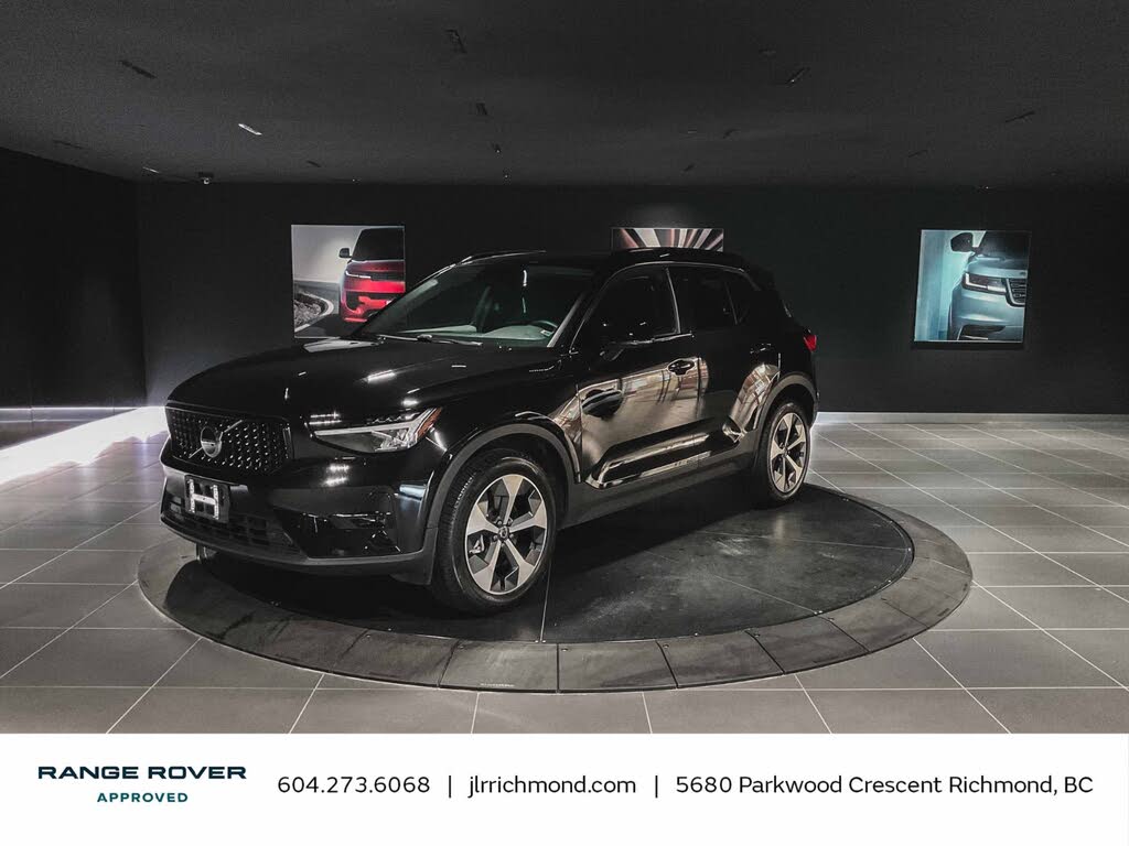 2023 Volvo XC40 B5 Plus Dark Theme AWD