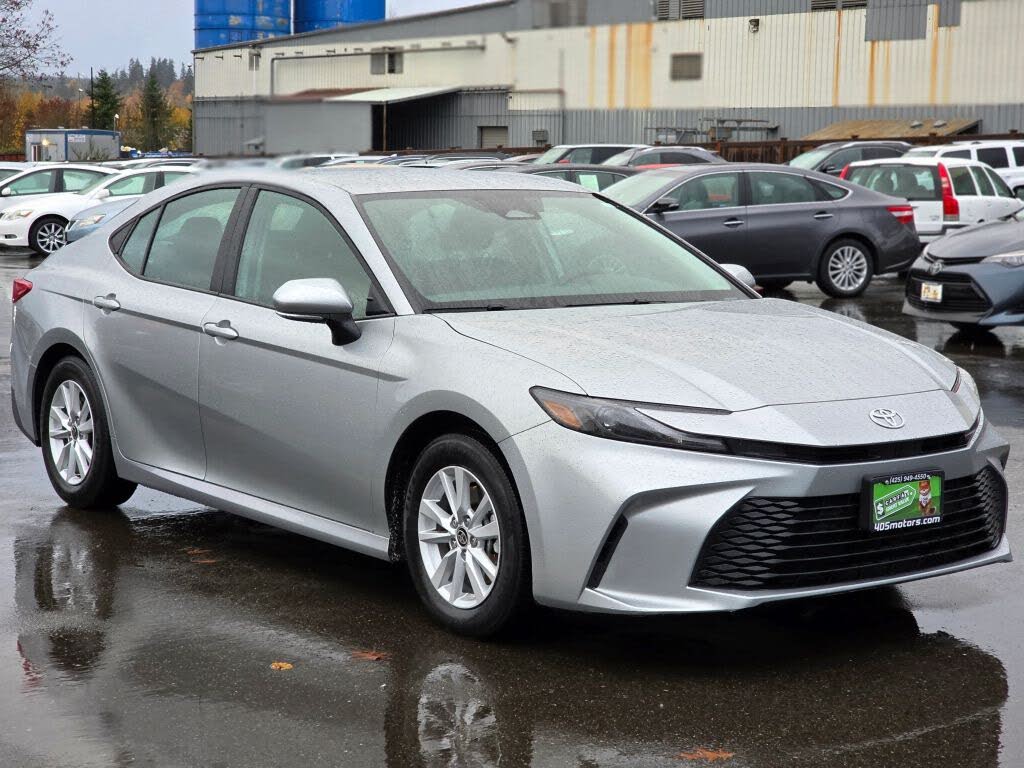 2025 Toyota Camry LE FWD