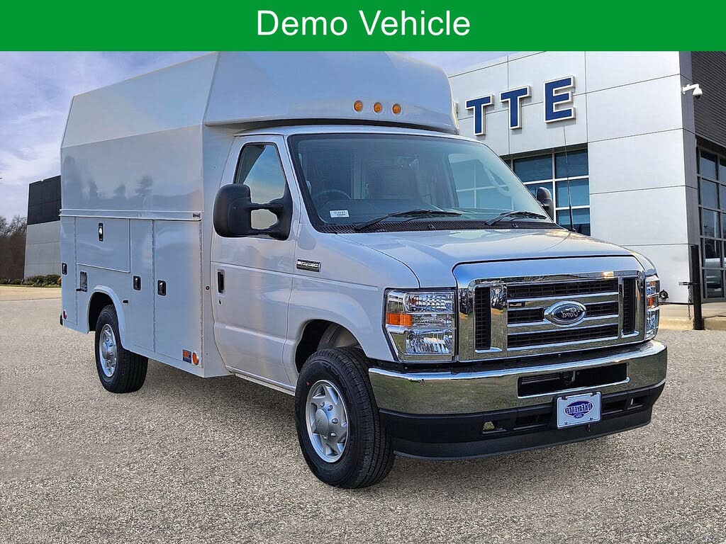 2025 Ford E-Series Chassis E-350 SD Cutaway SB DRW RWD
