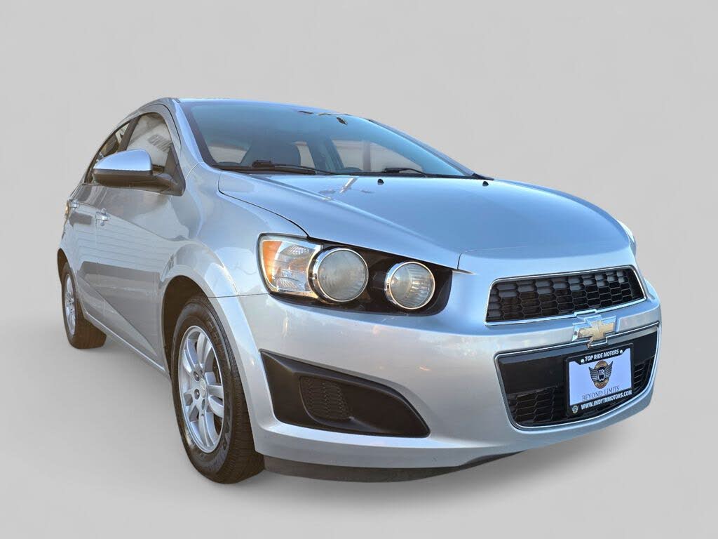 2016 Chevrolet Sonic LT Sedan FWD