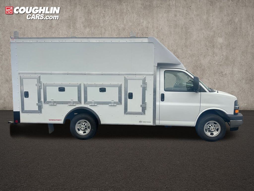 2025 Chevrolet Express Chassis 3500 Cutaway 139