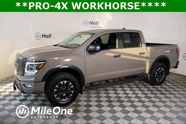 2024 Nissan Titan PRO-4X Crew Cab 4WD