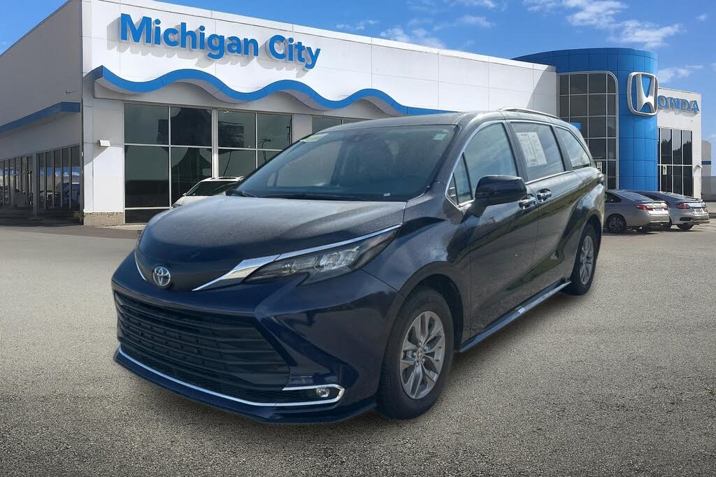 2024 Toyota Sienna XLE 7-Passenger FWD