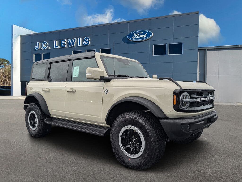 2025 Ford Bronco Outer Banks 4-Door 4WD