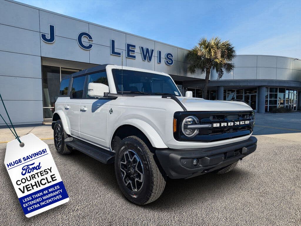 2025 Ford Bronco Outer Banks 4-Door 4WD