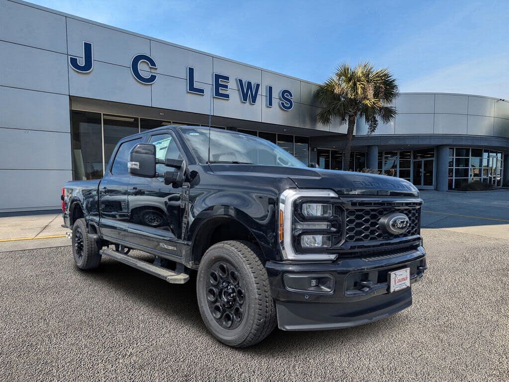 2025 Ford F-250 Super Duty Lariat Crew Cab 4WD