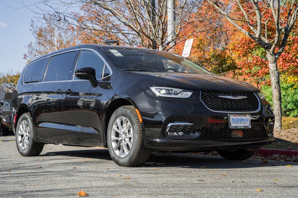 2026 Chrysler Pacifica Select AWD