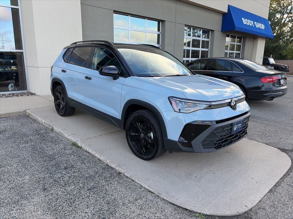 2025 Volkswagen Taos SE Black 4Motion