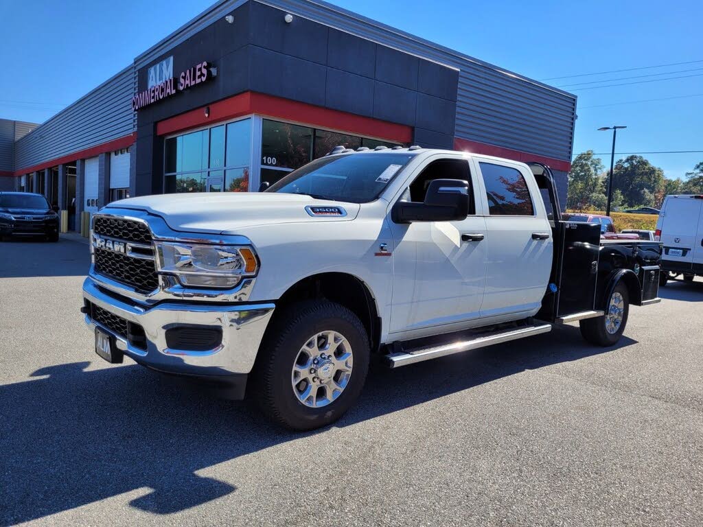 2024 RAM 3500 Chassis Tradesman Crew Cab LB 4WD