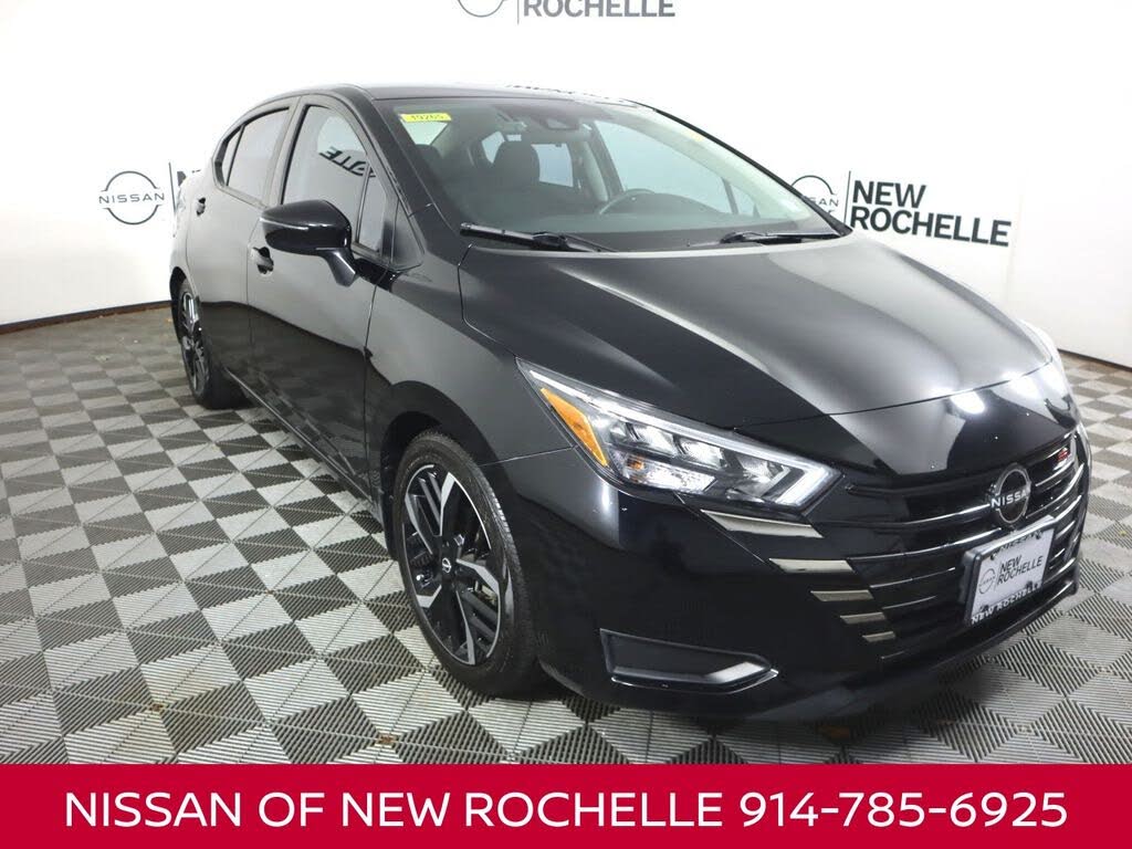 2023 Nissan Versa SR FWD