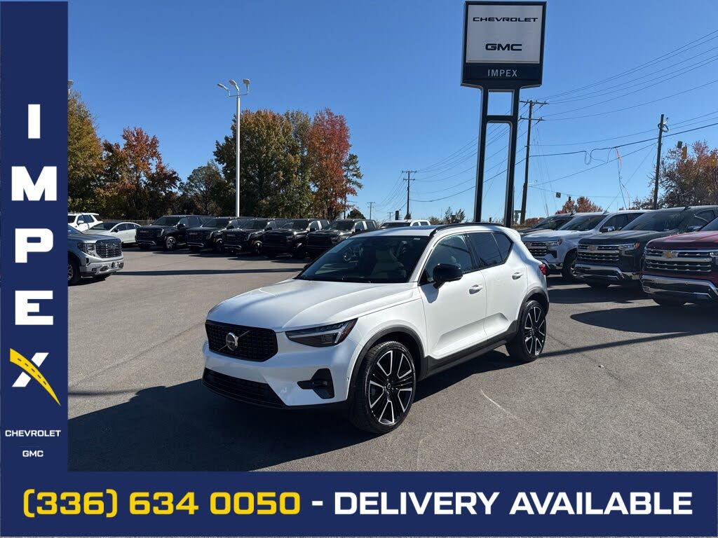 2024 Volvo XC40 B5 Ultimate Dark Theme AWD