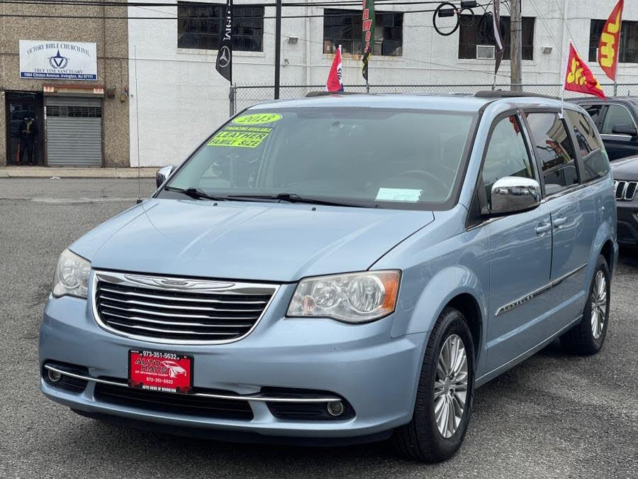 2013 Chrysler Town & Country Touring-L FWD