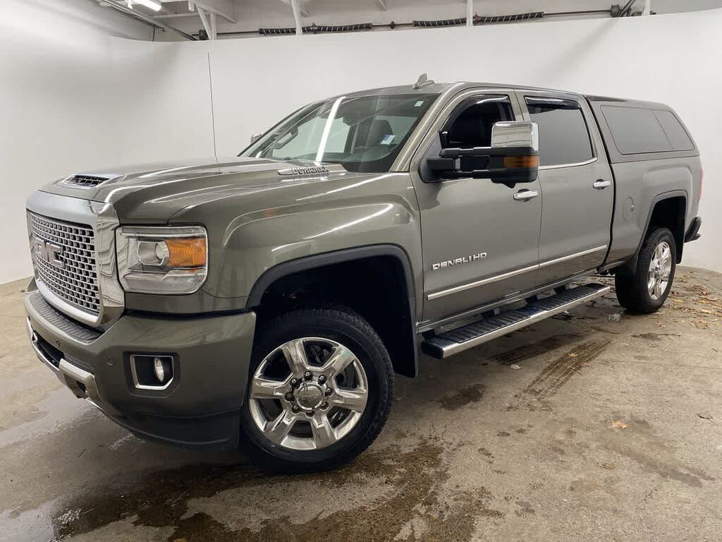 2017 GMC Sierra 2500HD Denali Crew Cab SB 4WD