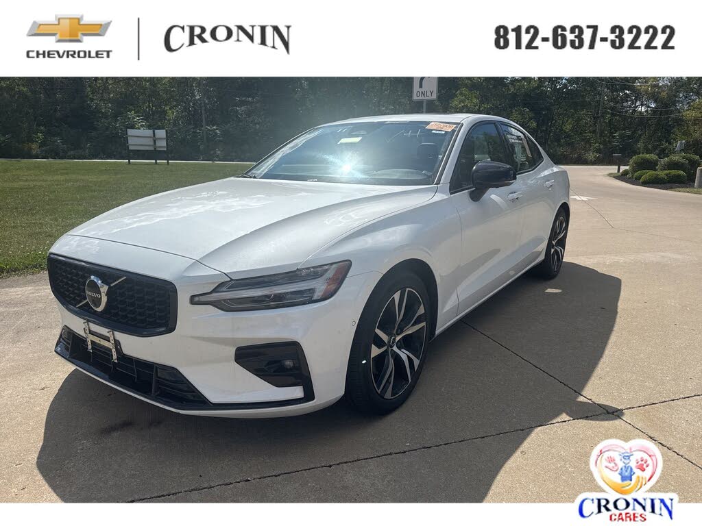 2024 Volvo S60 B5 Plus Dark Theme AWD