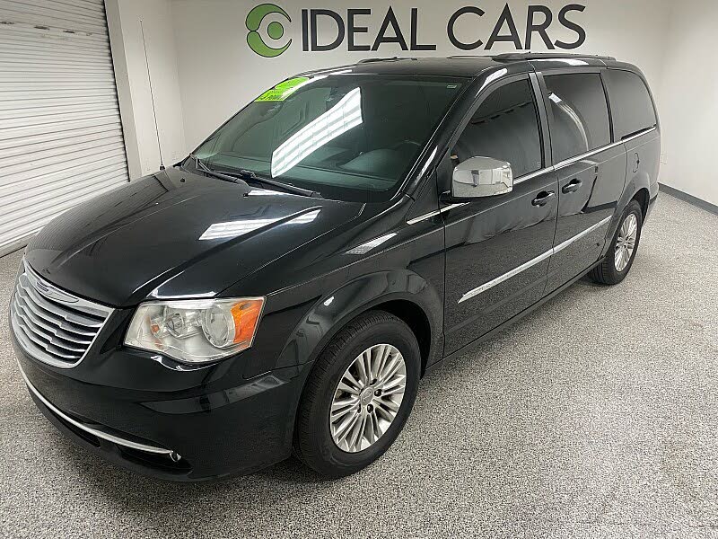 2015 Chrysler Town & Country Touring-L FWD