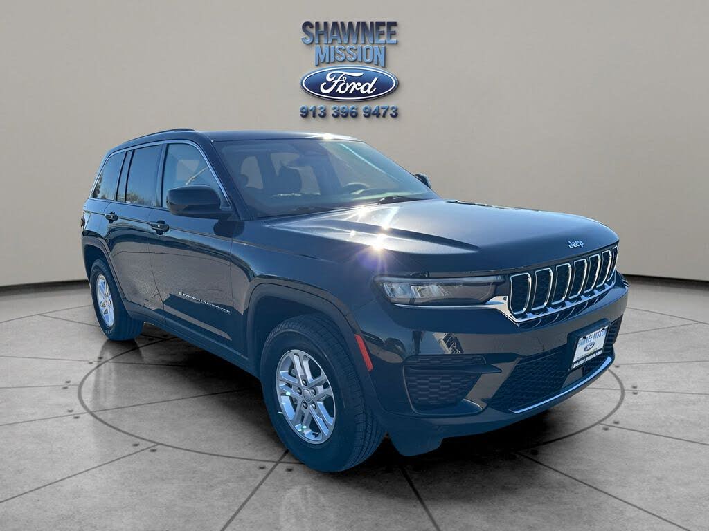 2023 Jeep Grand Cherokee Laredo 4WD