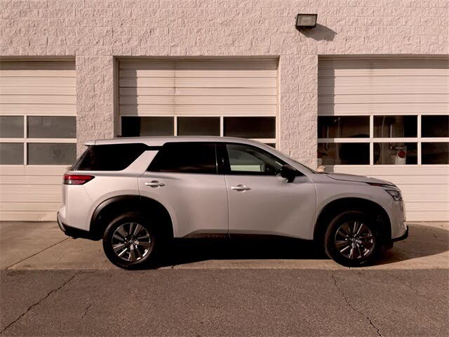 2024 Nissan Pathfinder S 4WD