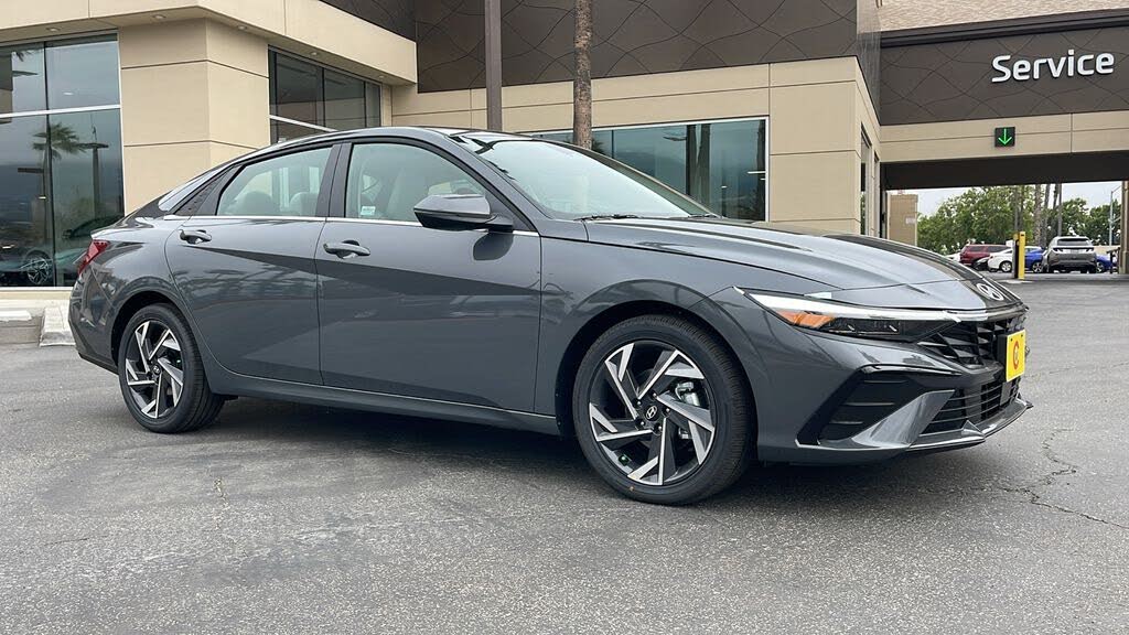 2025 Hyundai Elantra Limited FWD