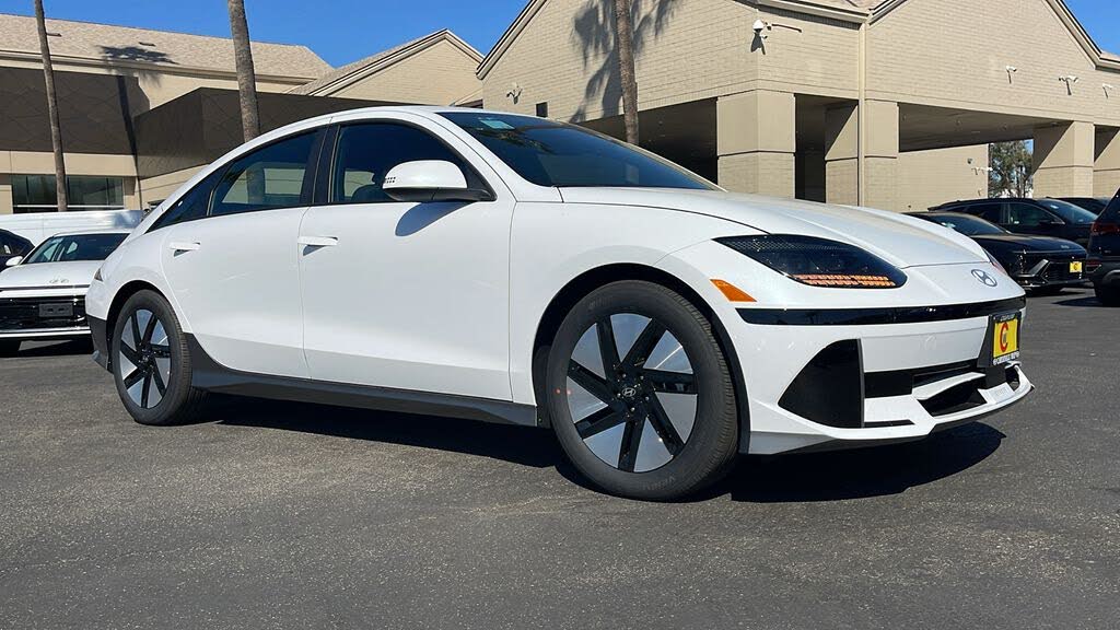 2025 Hyundai Ioniq 6 SE RWD