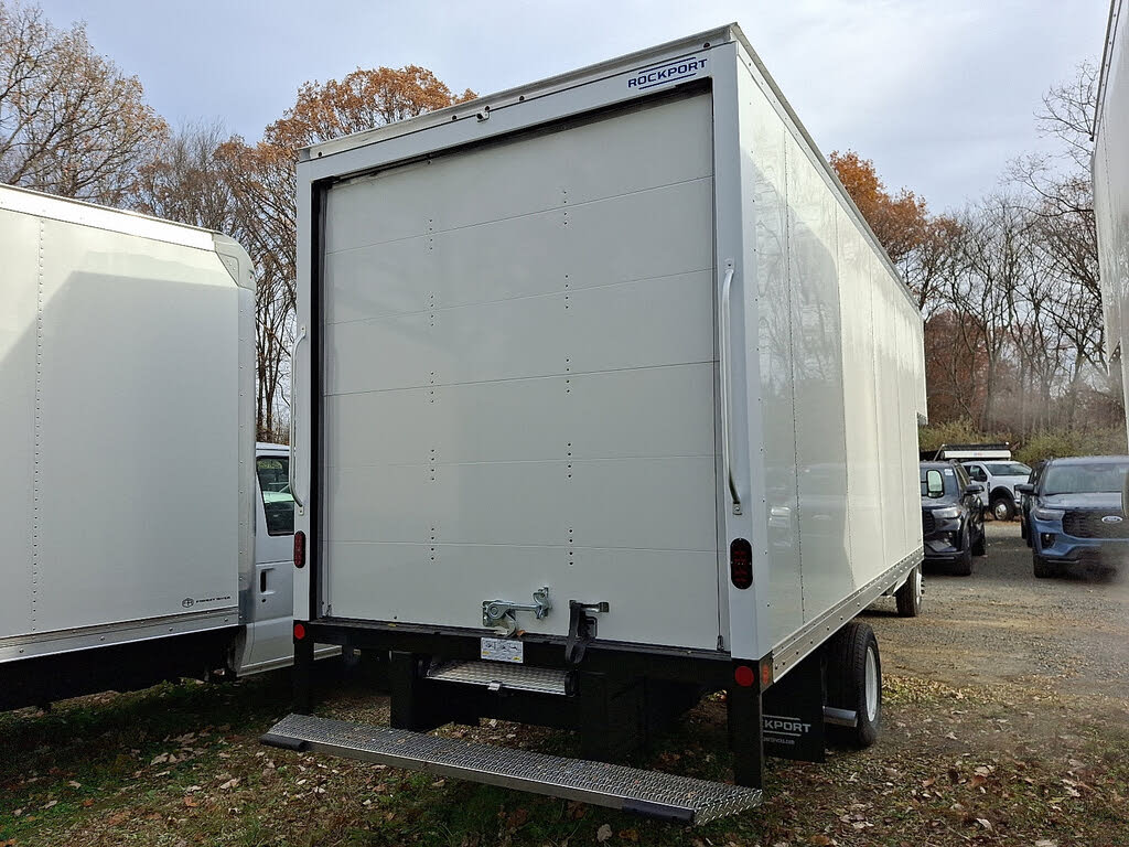 2026 Ford E-Series Chassis E-450 SD Cutaway 158 DRW RWD