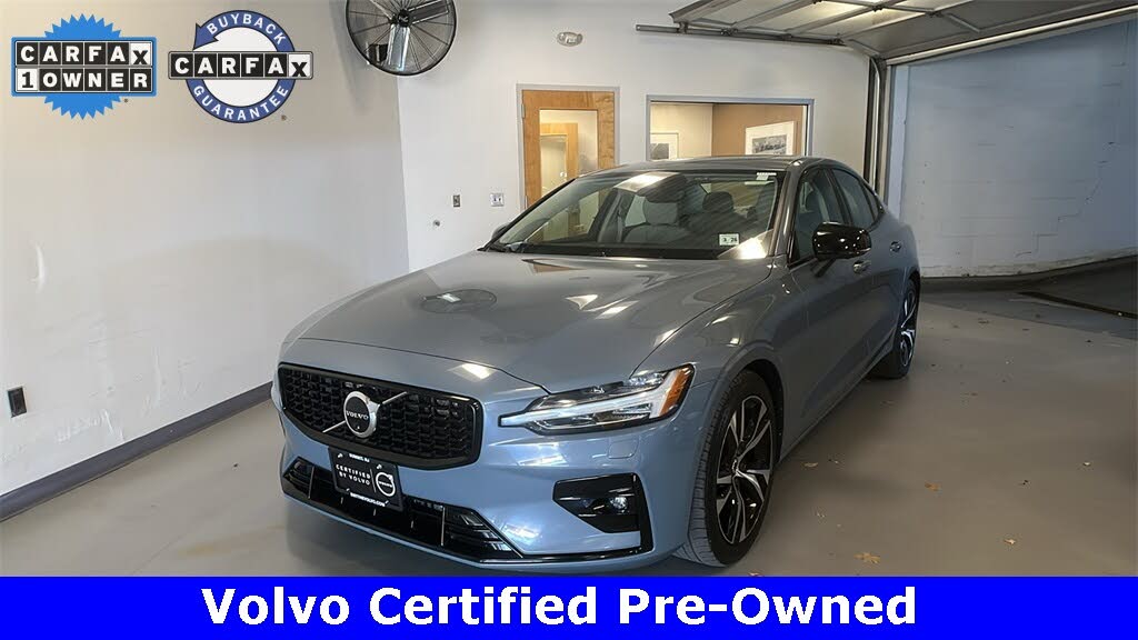 2023 Volvo S60 B5 Plus Dark Theme AWD