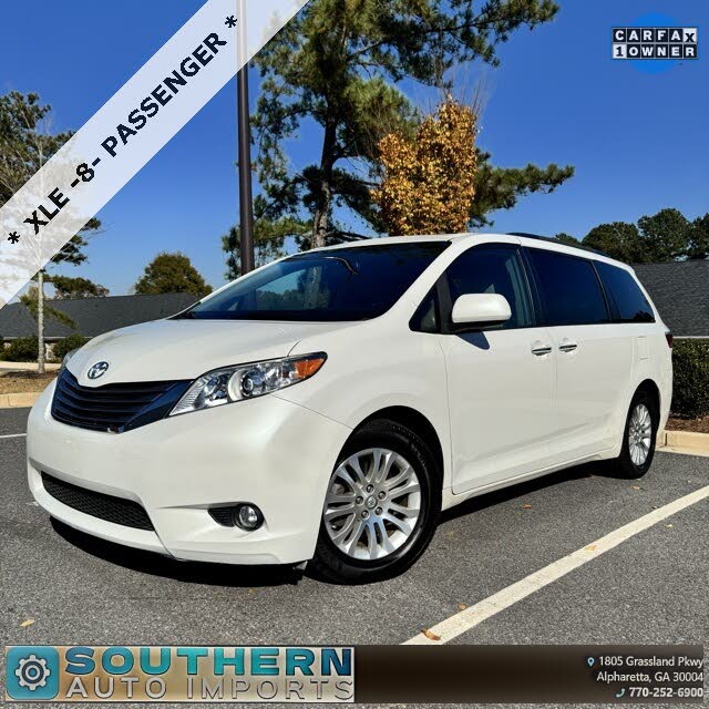 2017 Toyota Sienna XLE 7-Passenger Auto Access Seat FWD
