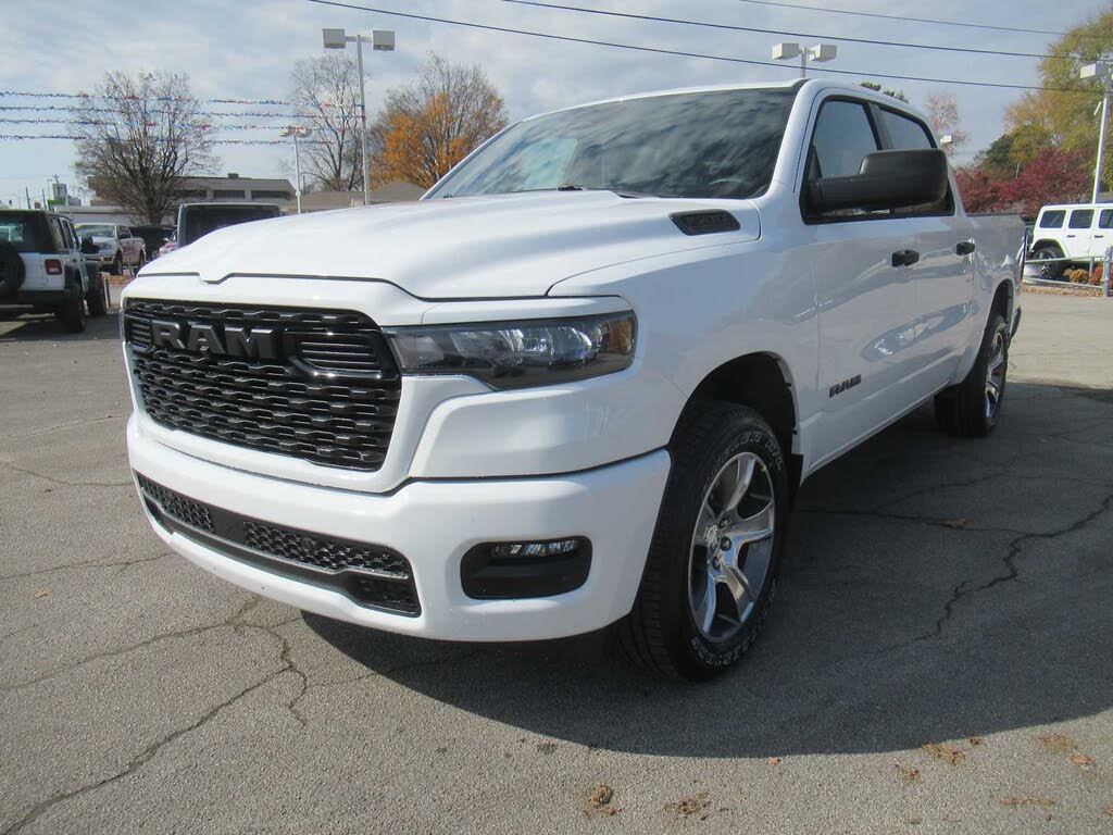 2026 RAM 1500 Express Crew Cab 4WD