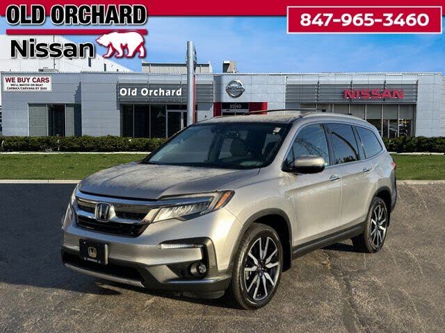 2019 Honda Pilot Touring AWD with Rear Captain's Chairs