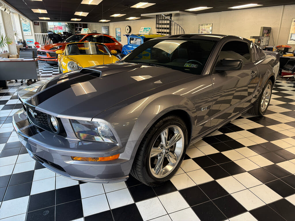 2006 Ford Mustang GT Deluxe Coupe RWD