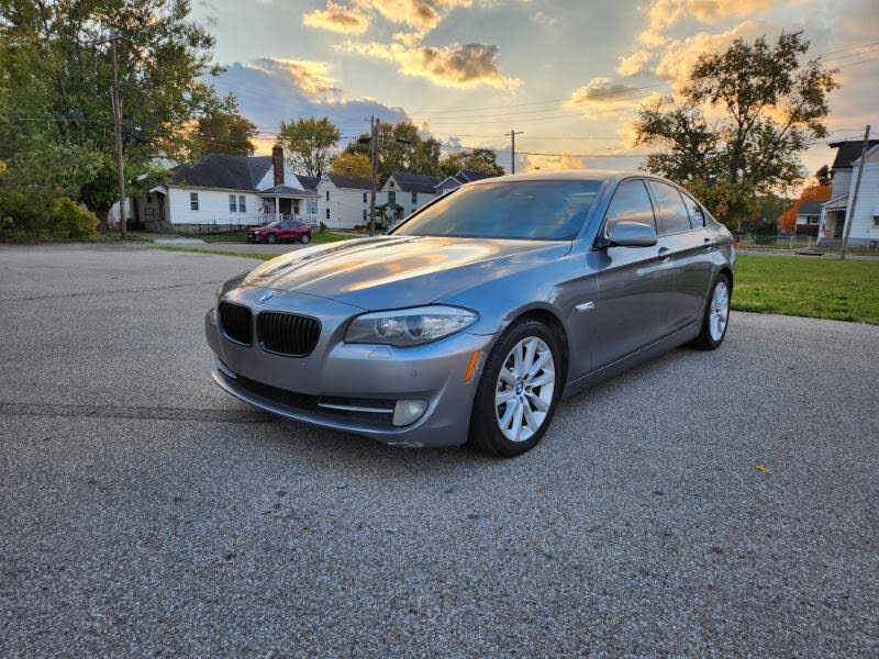 2011 BMW 5 Series 528i Sedan RWD