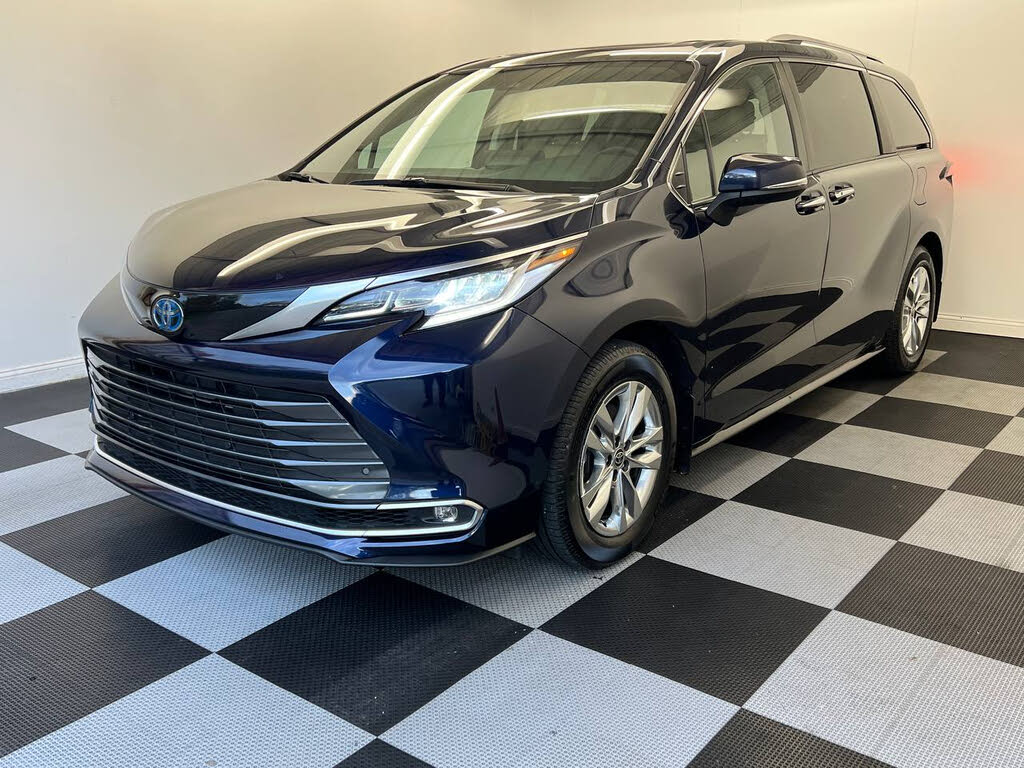 2022 Toyota Sienna Limited 7-Passenger FWD