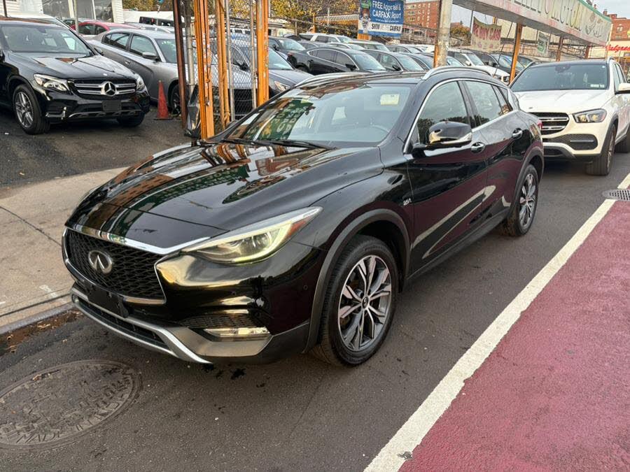 2017 INFINITI QX30 Premium AWD