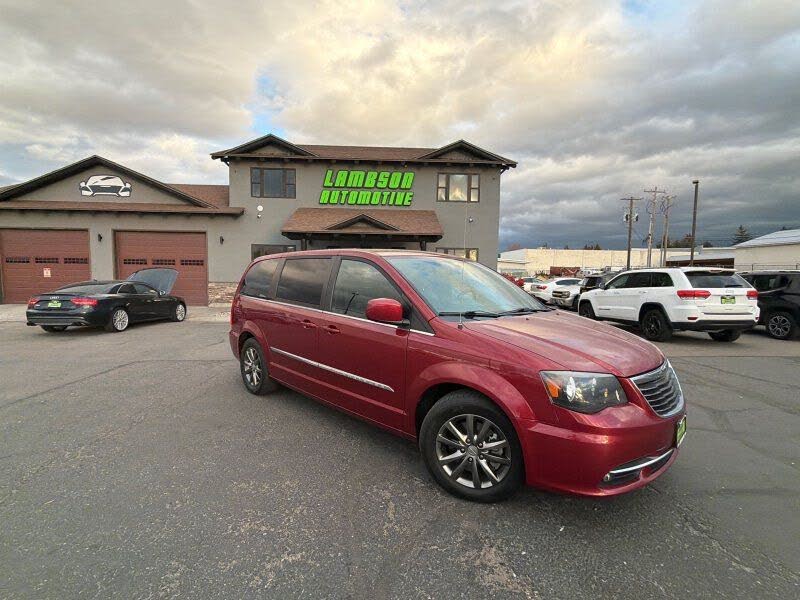 2014 Chrysler Town & Country S FWD