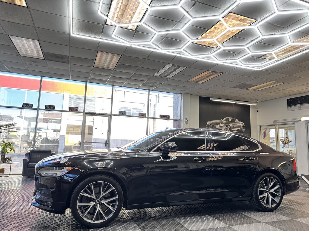 2017 Volvo S90 T6 Momentum AWD