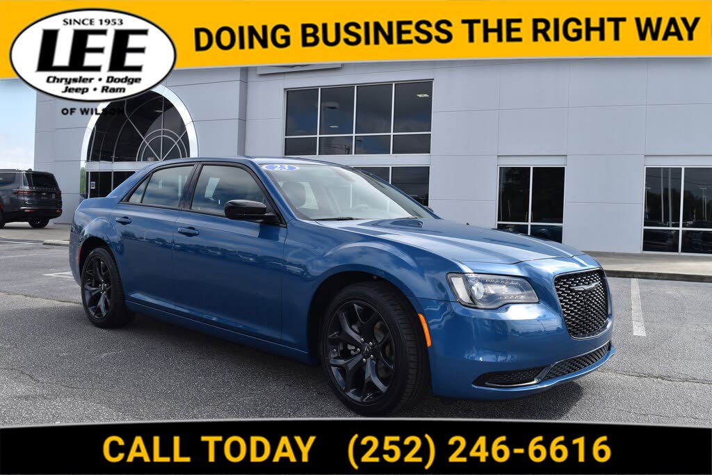 2023 Chrysler 300 Touring RWD