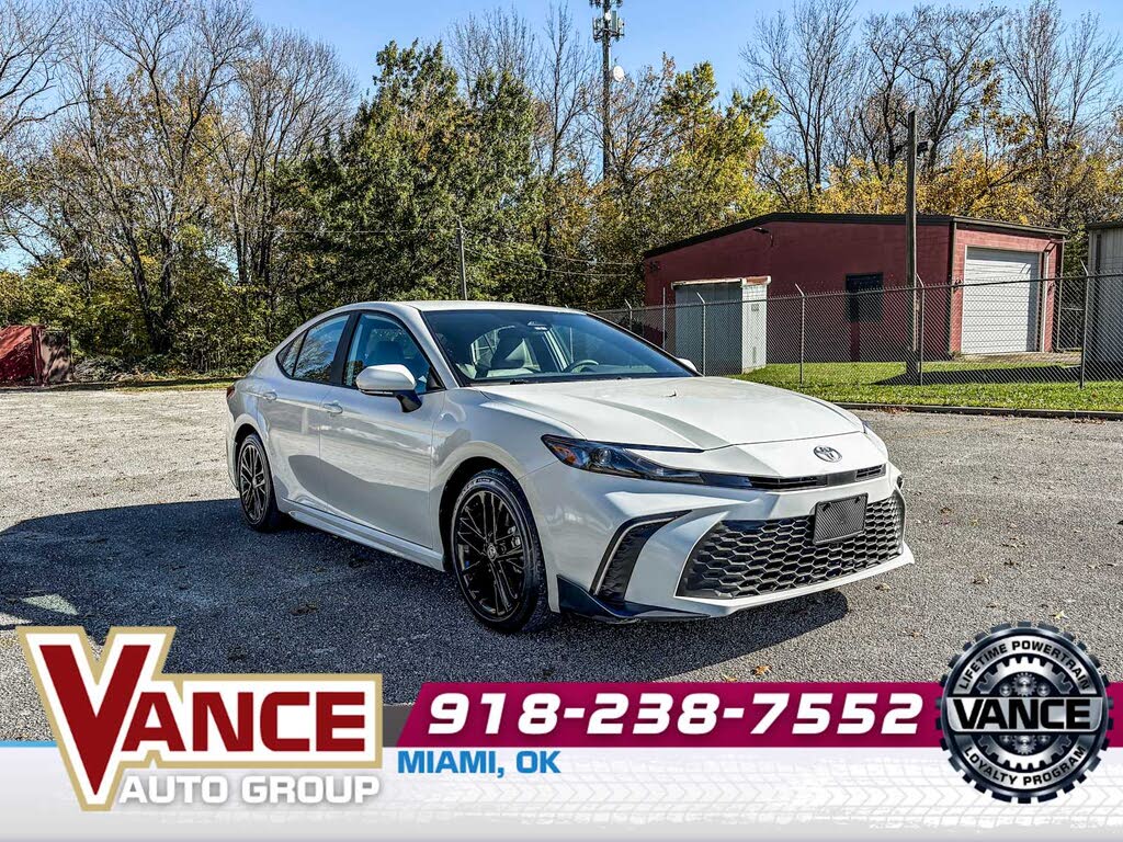 2025 Toyota Camry SE FWD