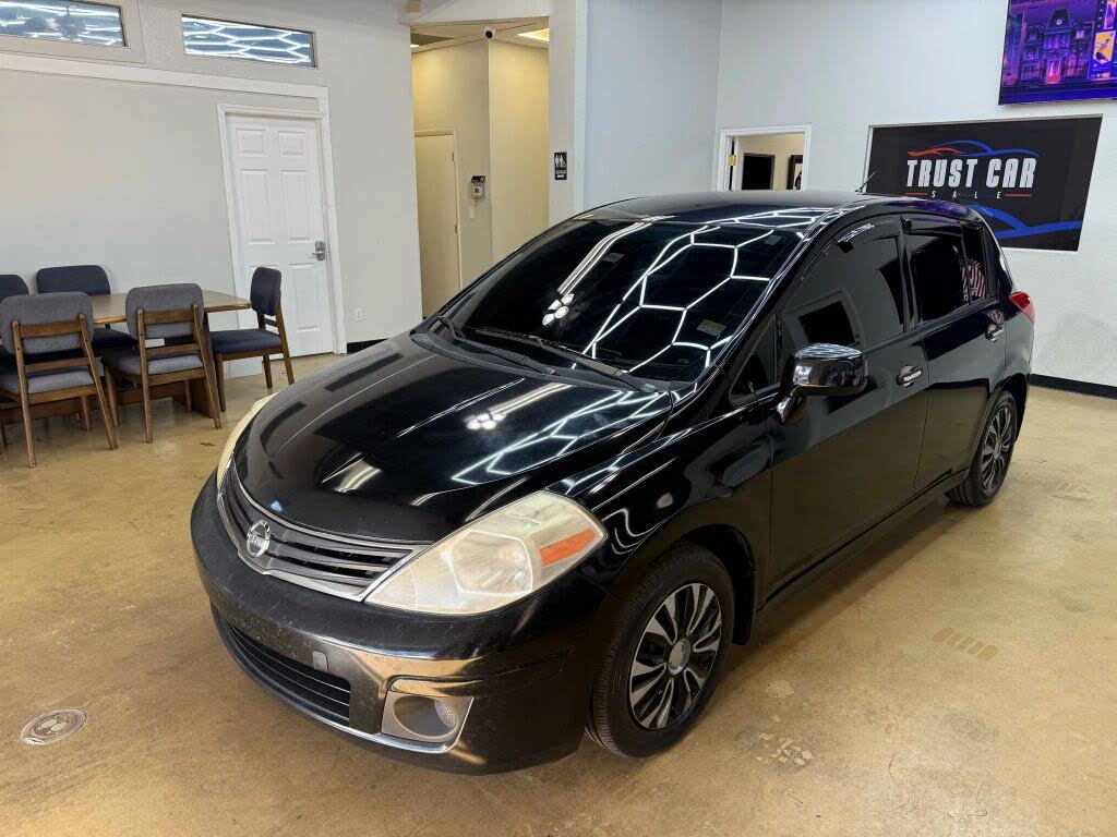 2010 Nissan Versa 1.8 S Hatchback