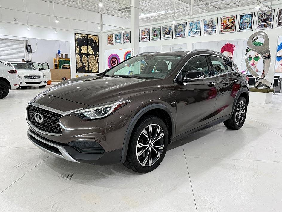 2018 INFINITI QX30 Luxury AWD