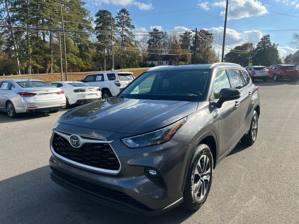 2022 Toyota Highlander Hybrid XLE FWD