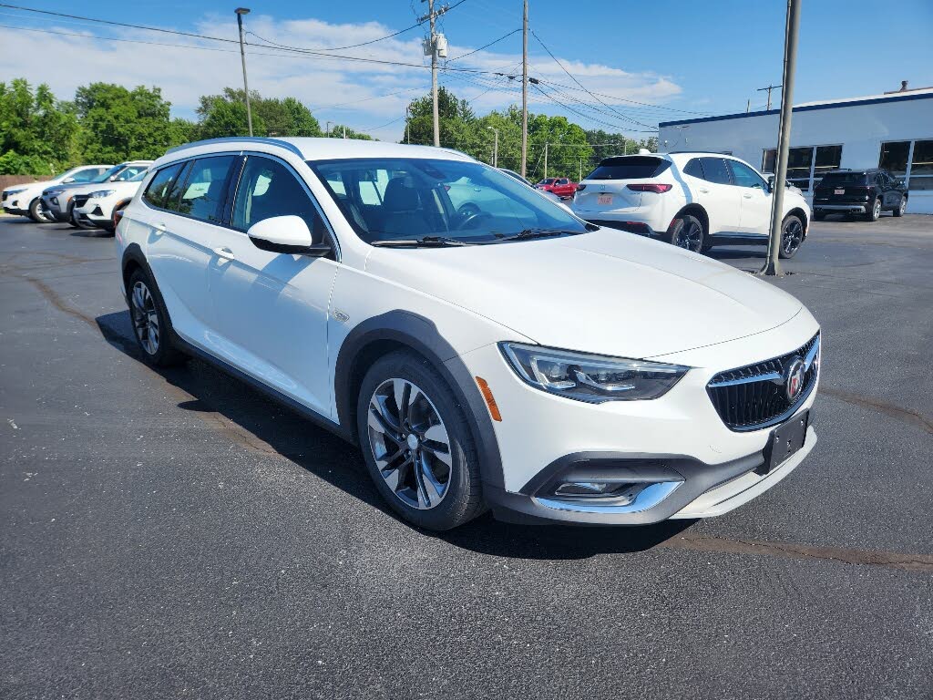 2018 Buick Regal TourX Essence AWD
