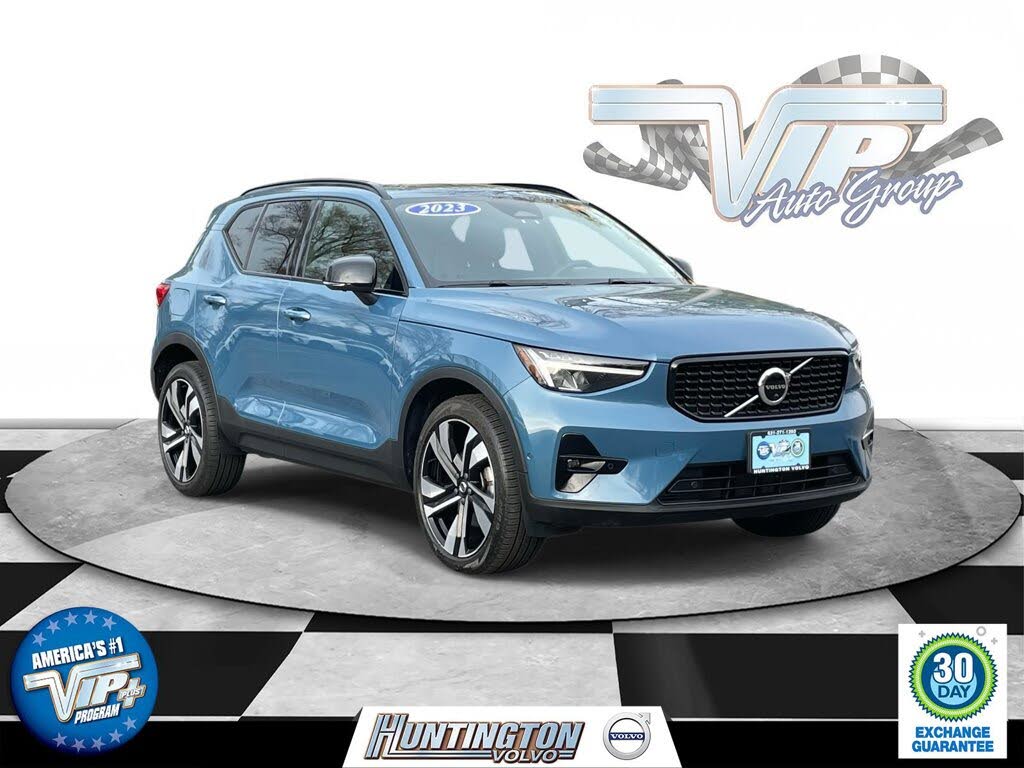 2023 Volvo XC40 B5 Plus Dark Theme AWD