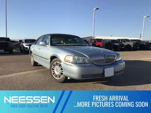 Lincoln Town Car Signature Limited