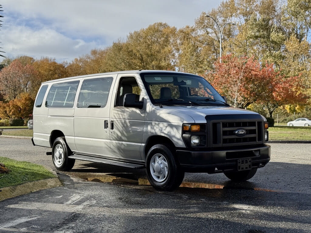 Ford E-Series E-350 XL Super Duty Extended Passenger Van 2010