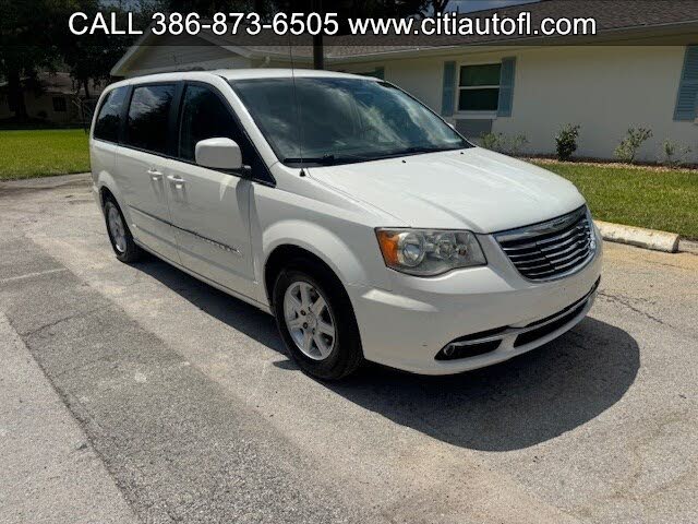 2011 Chrysler Town & Country Limited FWD