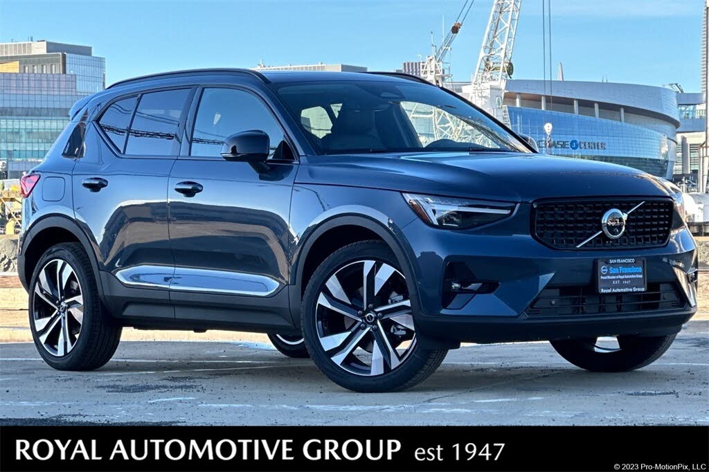 2026 Volvo XC40 B5 Plus AWD