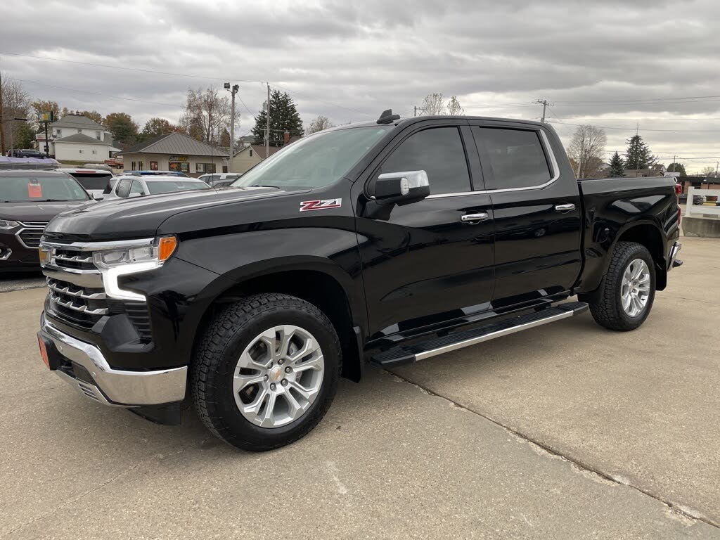 2025 Chevrolet Silverado 1500 LTZ Crew Cab 4WD