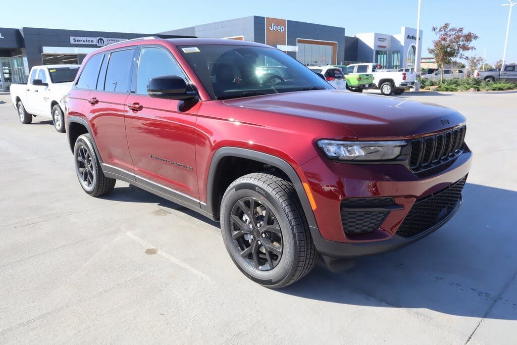 2025 Jeep Grand Cherokee Laredo RWD