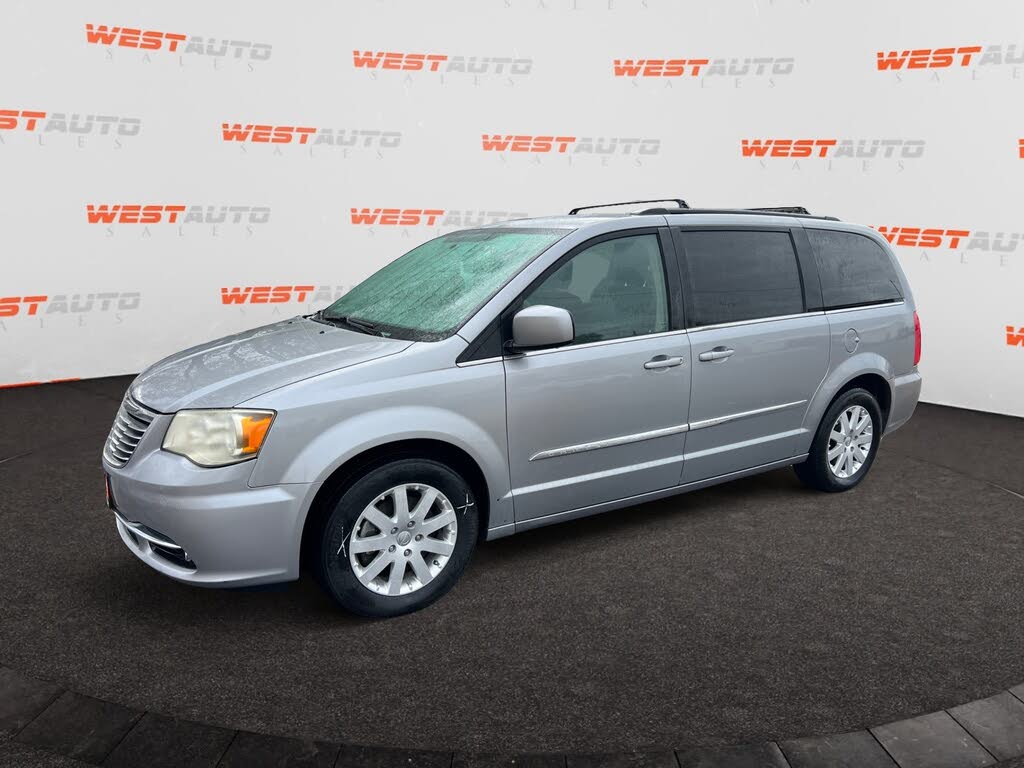 2015 Chrysler Town & Country Touring FWD